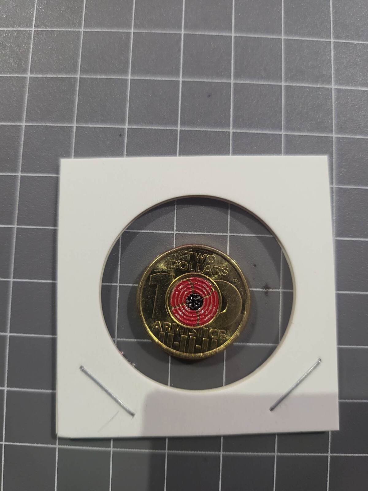 (NB) 2018 $2 AUSTRALIAN TWO DOLLAR REMEMBRANCE ARMISTICE DAY RED POPPY COIN