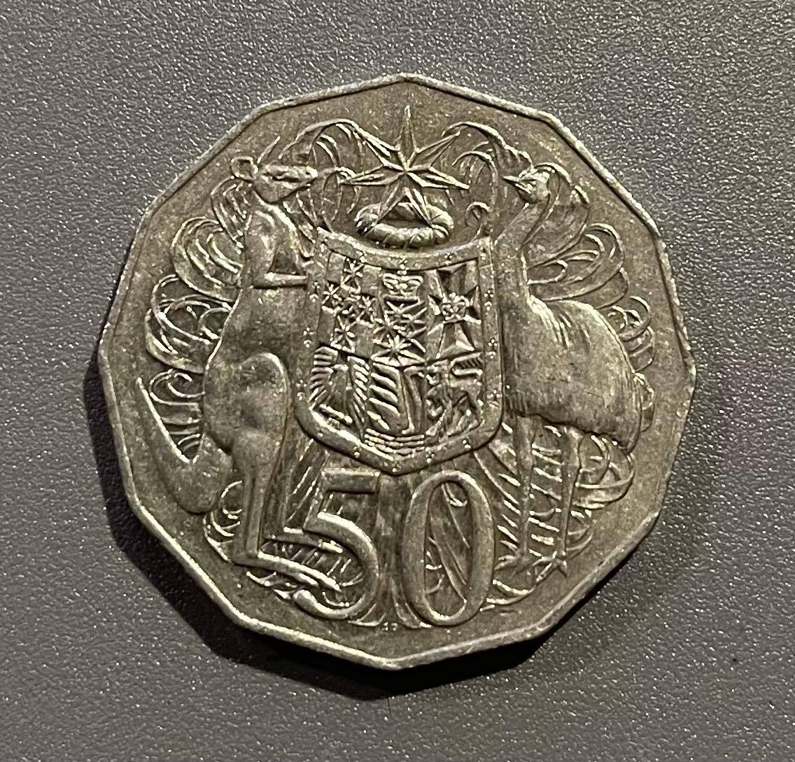 1993 Commonwealth Coat of Arms Lightly Circulated - sculpted by Stuart Devlin